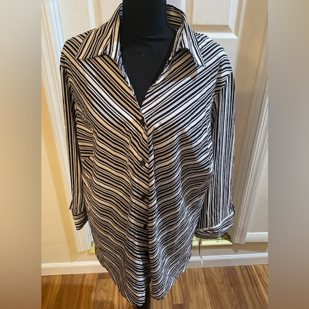 Elements NWT Size 2X Black & White Silk Like Button Down Long Sleeve Blouse
